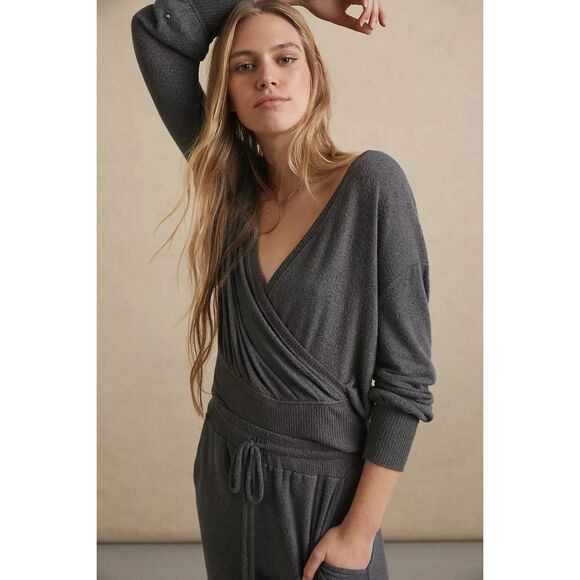 ✨Anthropologie Rocio Surplice Grey Sz Medium Top✨ - Picture 2 of 12